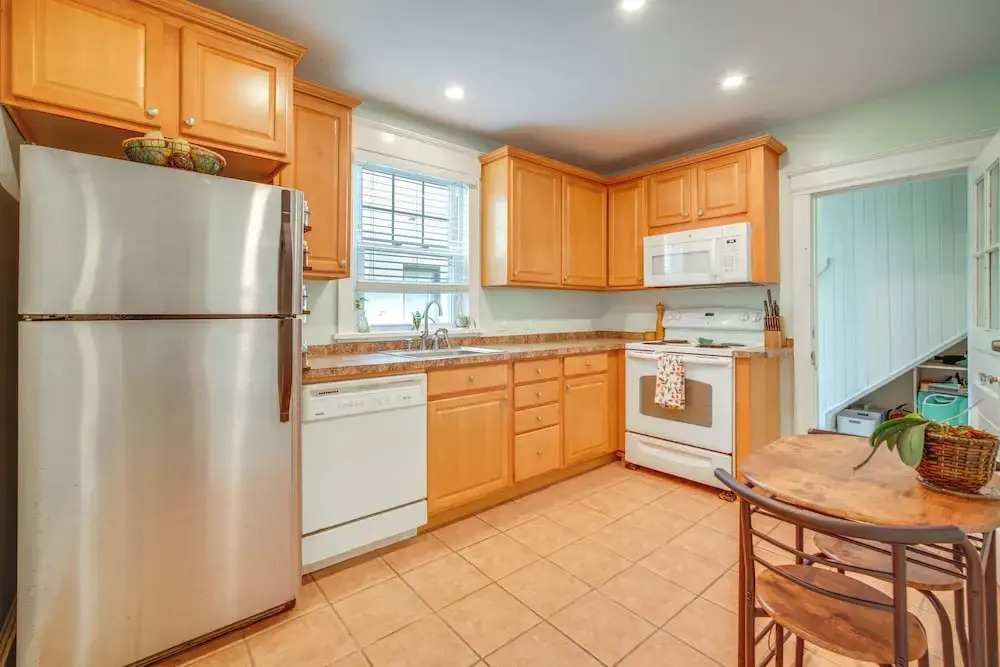 Walk to Beach: Dog-friendly Ventnor City Retreat!