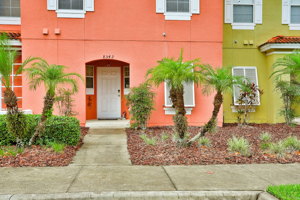 Two-story, Dog-friendly gem Near Theme Parks With Pool, Central AC & On-site gym