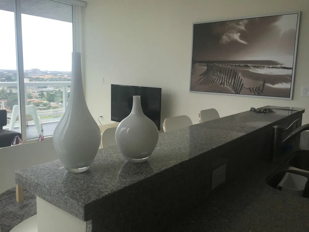 LYX Suites by the Miami River