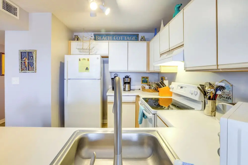 Walkable Beachfront Retreat on Cedar Key!
