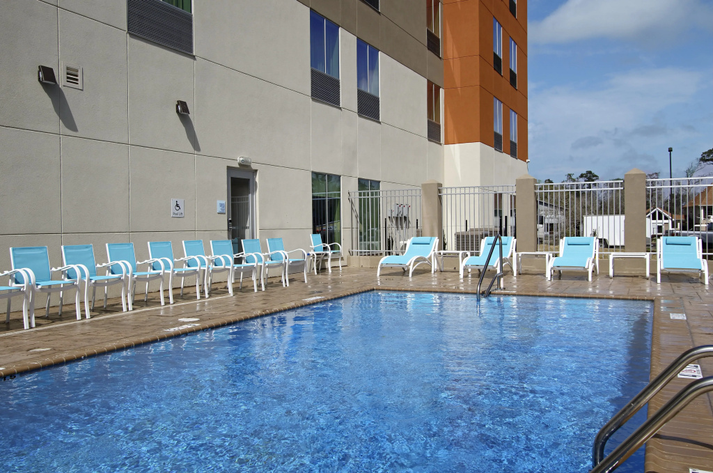 Holiday Inn Express & Suites - Lake Charles South Casino Area by IHG