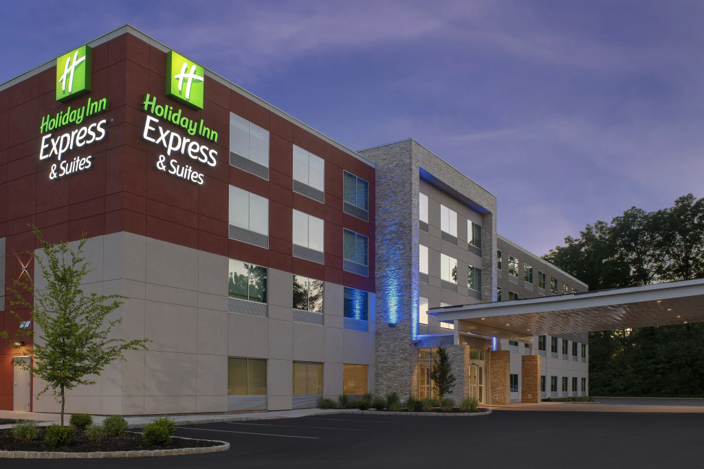 Holiday Inn Express & Suites - North Brunswick by IHG