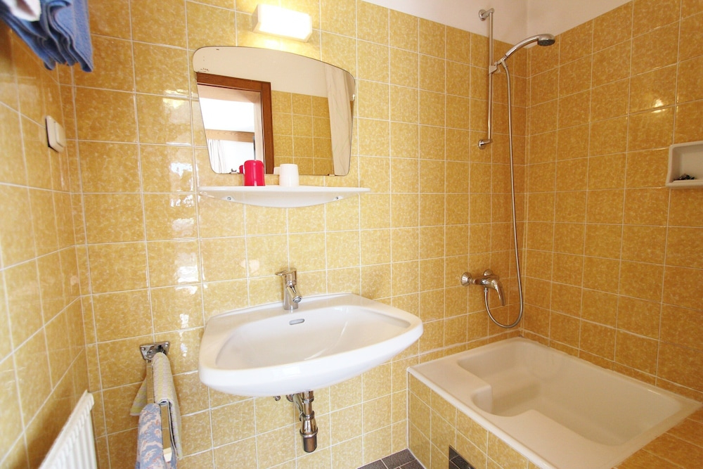 Apartment in Maishofen near Ski Slopes