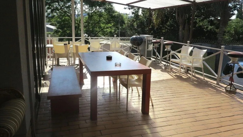 Umgwezi Lodge And Backpackers