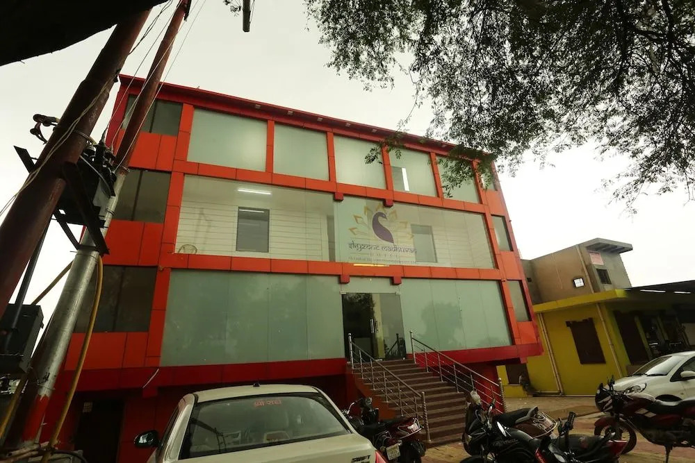 OYO 19556 Hotel Puri Inn
