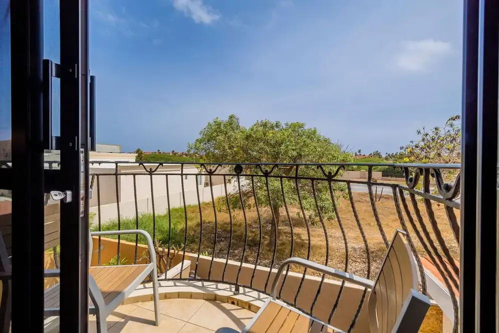 Upscale Gated Community Oasis Close to the Beach