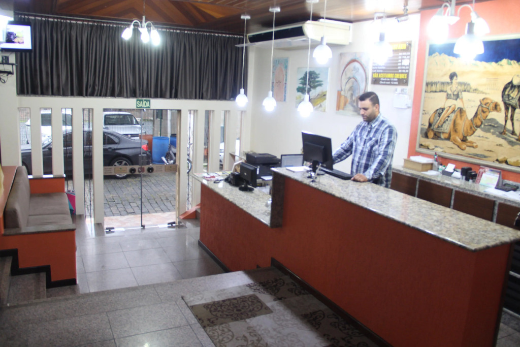 Oasis Chartouni Hotel