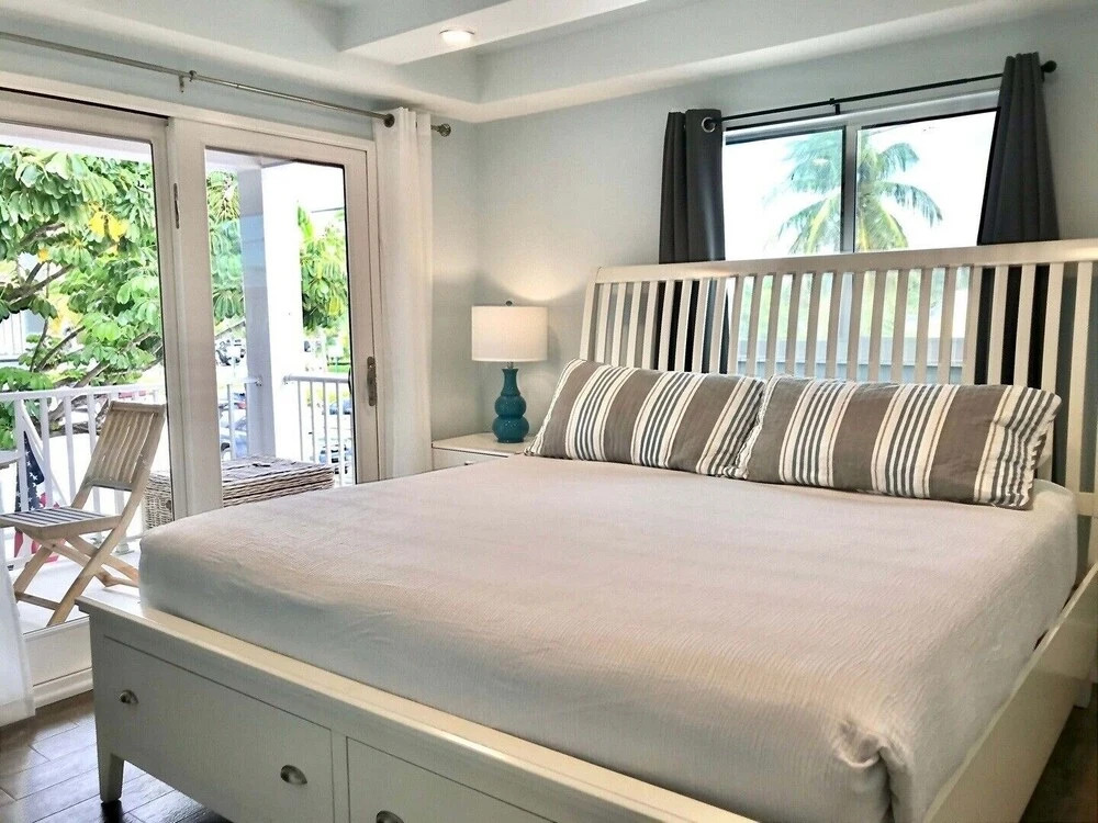 Mojoe s Villa 2 - Steps From the Beach