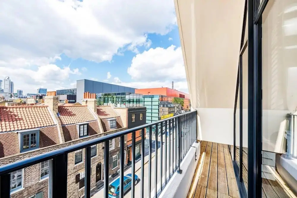 Stylish 2BR Whitechapel Flat with City Views