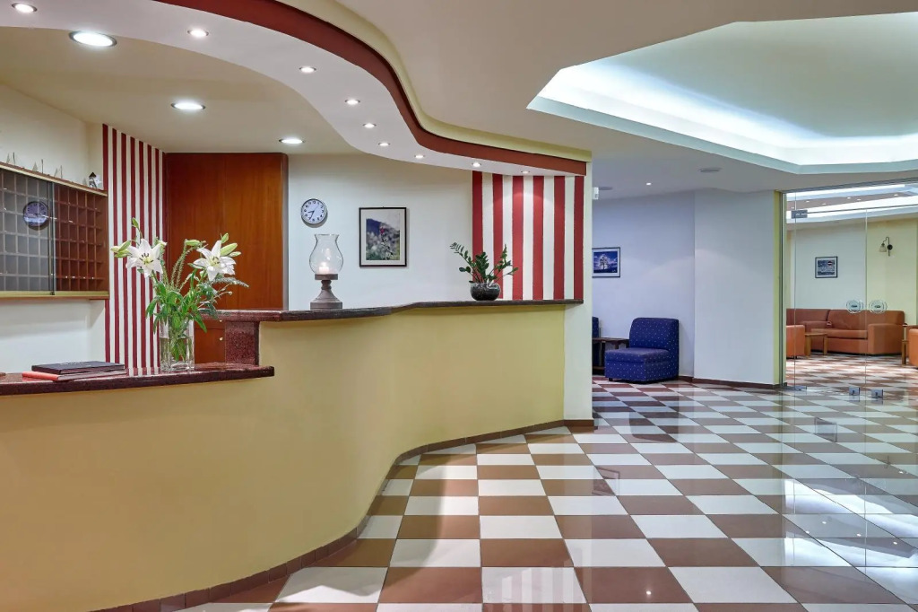 Noble Hotel & Suites
