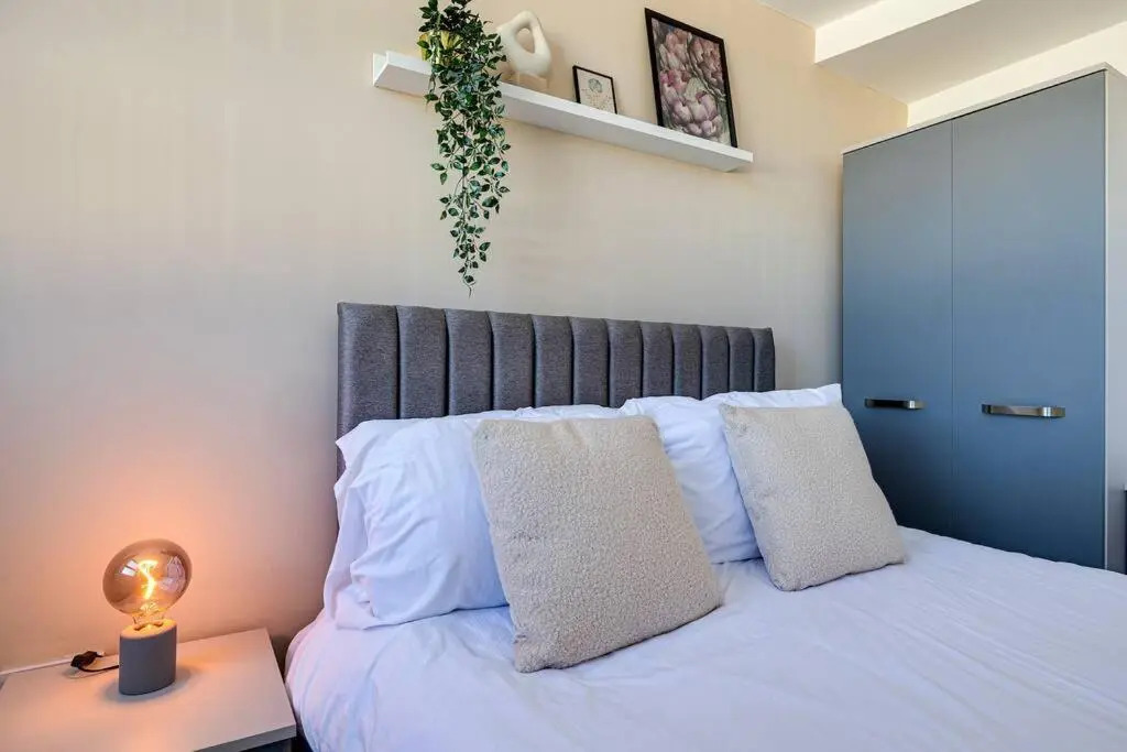 Entire 1 Bed Apt in the Centre of Stockport