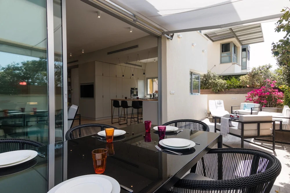Live like Royalty in TLV DLX 2 Floor Apt