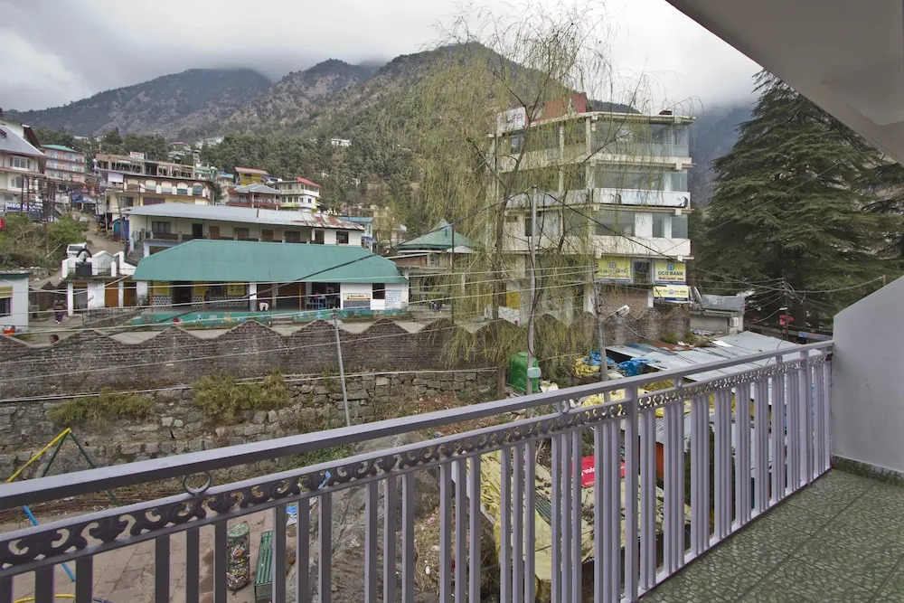 OYO 4605 Hotel Aakarsh