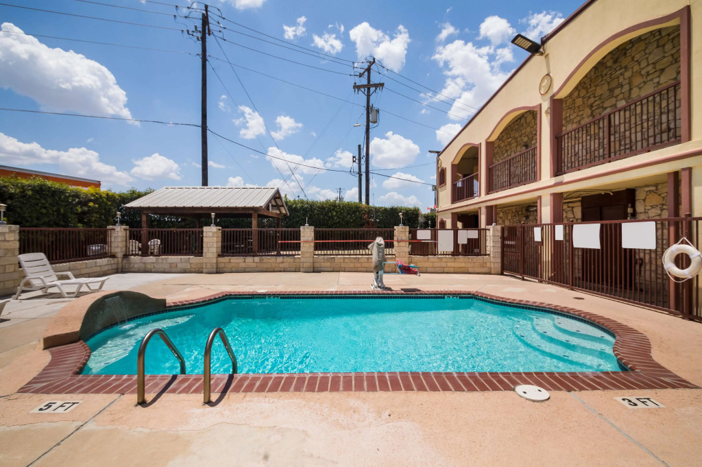 Americas Best Value Inn Buda