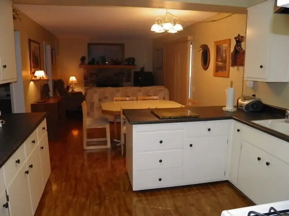 3832 Regina Rd.