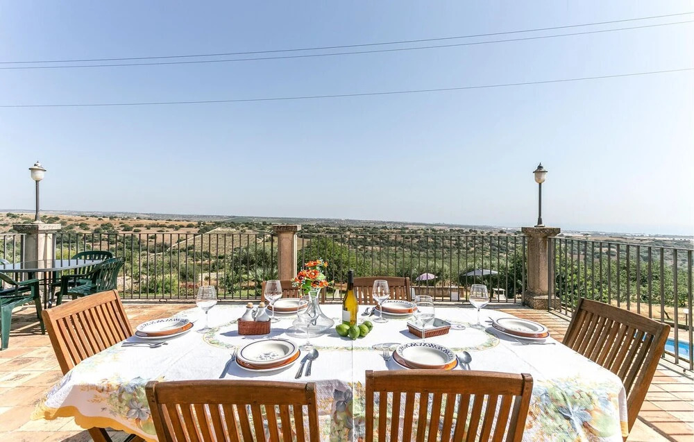 Awesome Home in Ragusa With 5 Bedrooms, Wifi and Private Swimming Pool