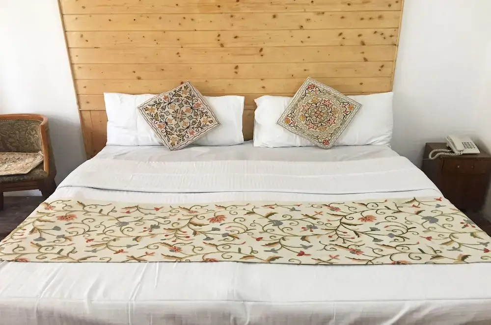 OYO 22456 Hotel Fifth Season