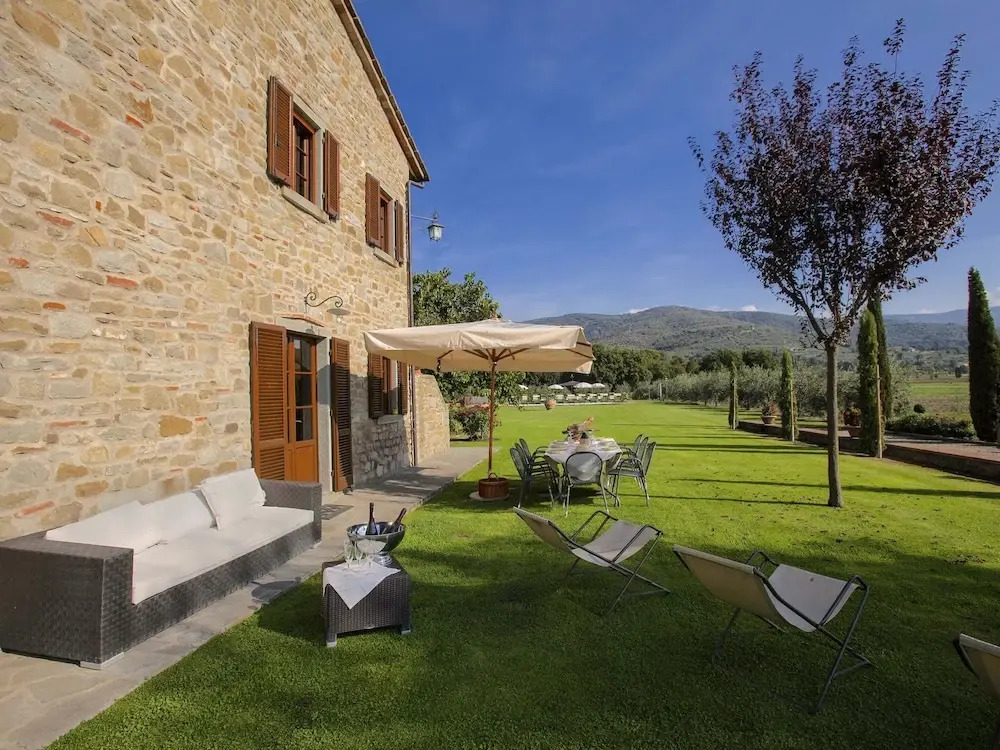Apartment in Cortona With Pool and Hill Views