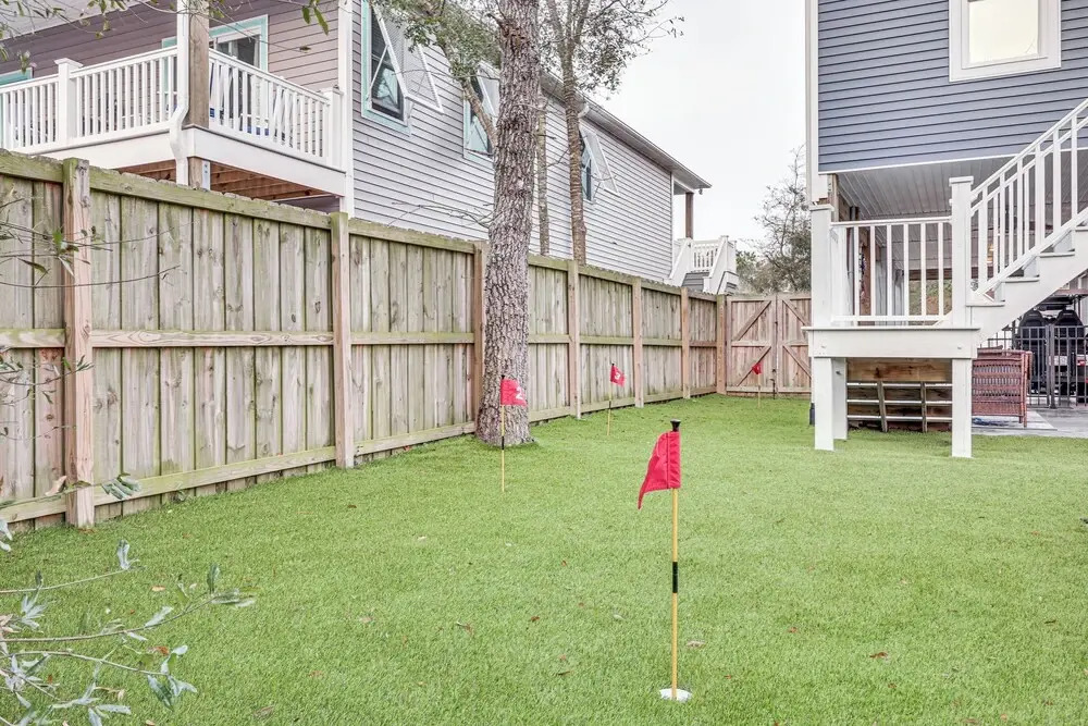 2 Mi to Long Beach: Home w/ Patio & Putting Green!