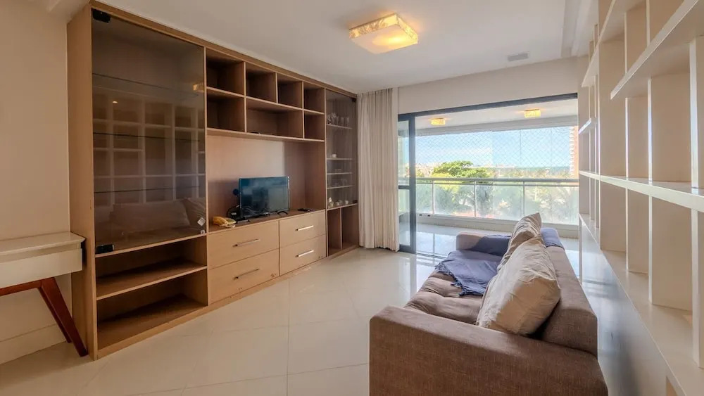 Apto com 3 su tes Piscina e Sauna a 450m da Praia