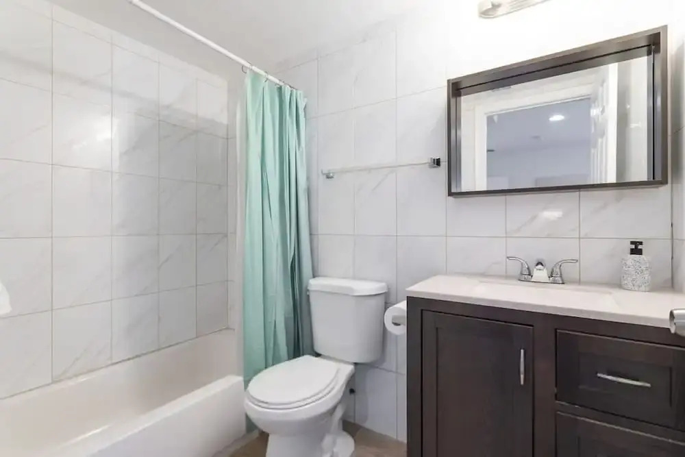 Cherry Suites 3BR Apt w W D Pool Table