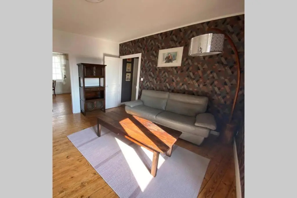 Très bel appartement, lumineux, idéalement situé.