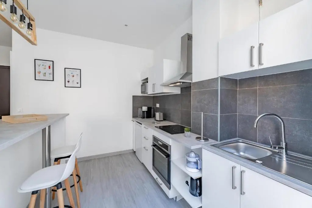 Appart entier avec 1 chambre, 4 personnes max+ internet(FIBRE) / Entire Flat with 1 bedroom, for 4 people max + internet (FIBER OPTIC)