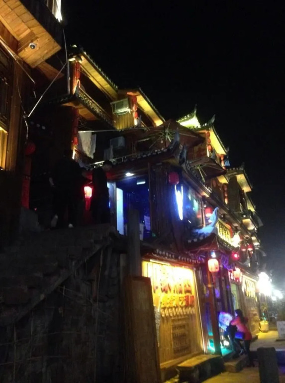 Yijianglou River View Inn (Fenghuang Old Town River View)
