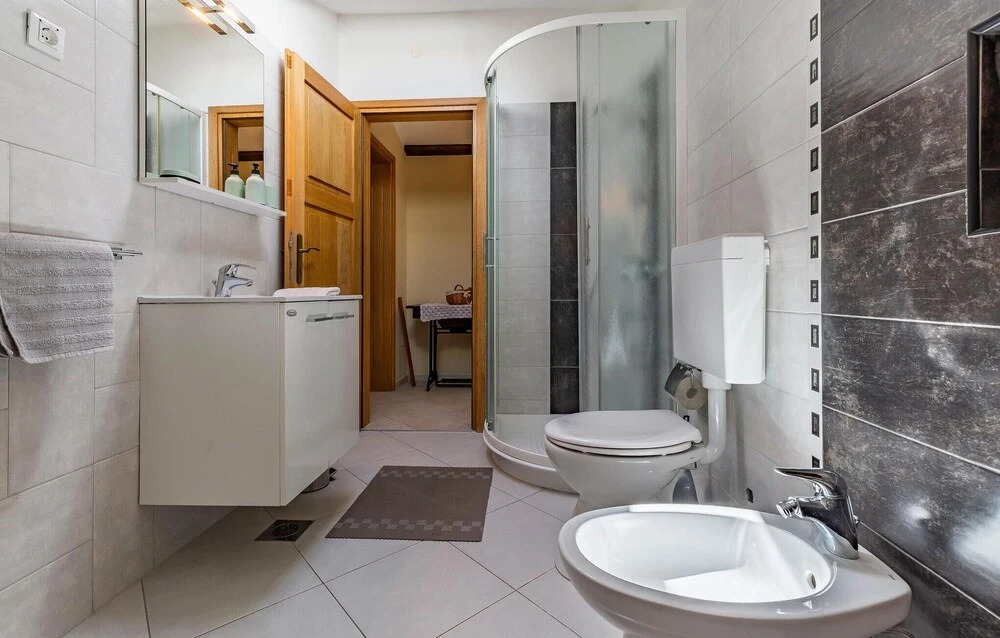 4 Bedroom Pet Friendly Home In Medulin