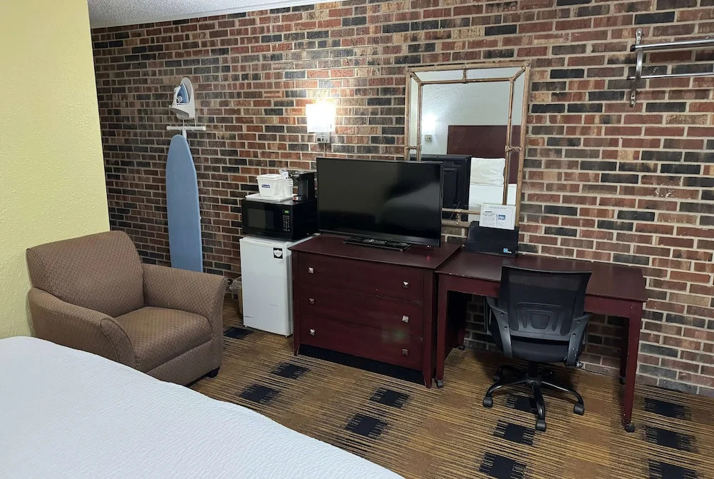 Travelodge Airport Platte City
