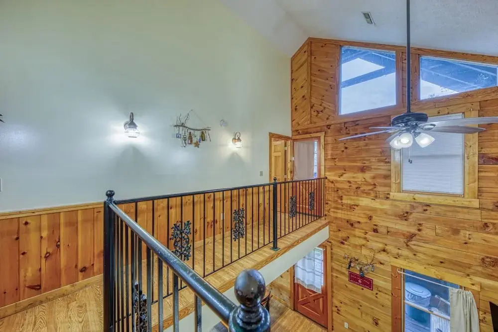 Er24 - Honeysuckle Holler Great Location..close To Town 3 Bedroom Cabin by RedAwning