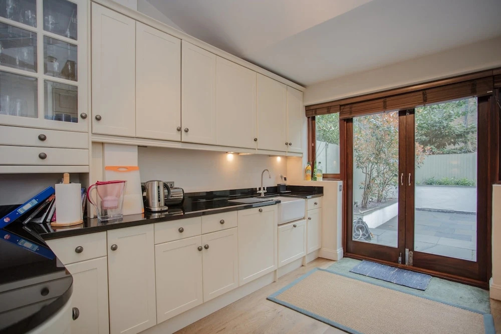 Garden Flat in Shepherds Bush