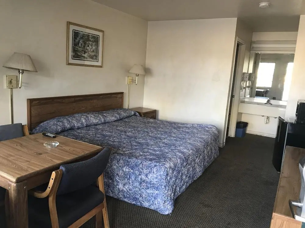 COUNTRY INN MOTEL