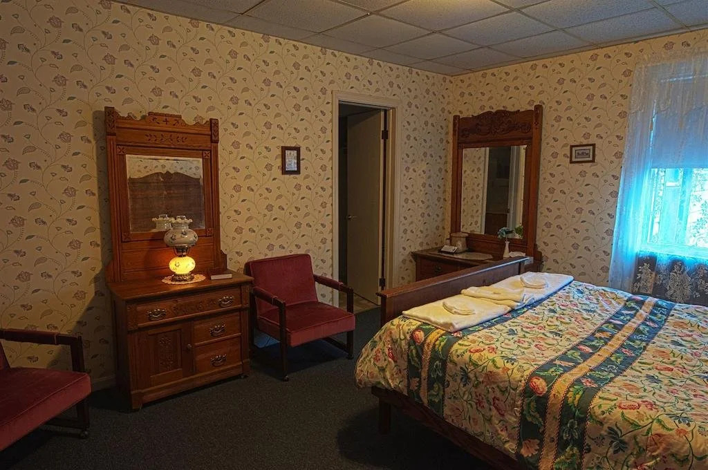 The Riverside Inn and Dinner
