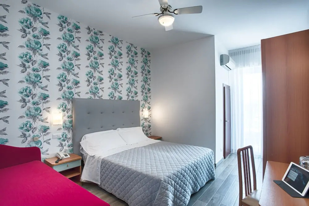 Hotel Mirabel