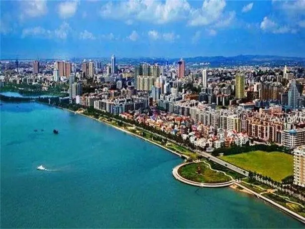 Lavande Hotels·Zhanjiang Haibin Avenue Jiangnan Shijia