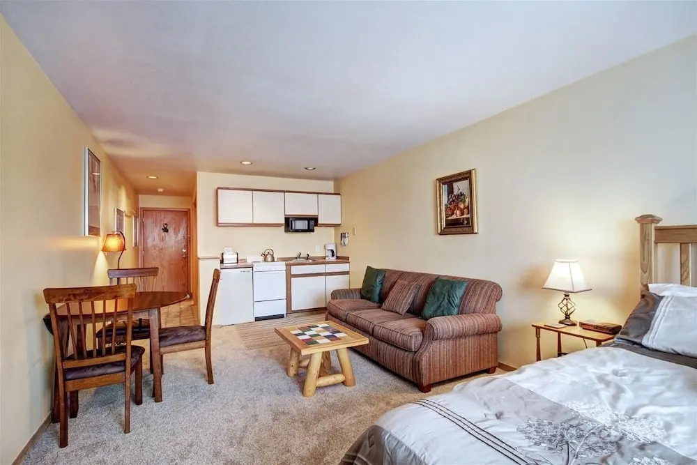 Cedar Lodge 216 by RedAwning
