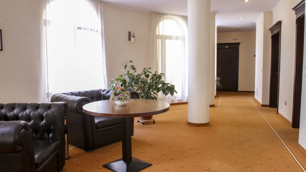 Royal Class Hotel