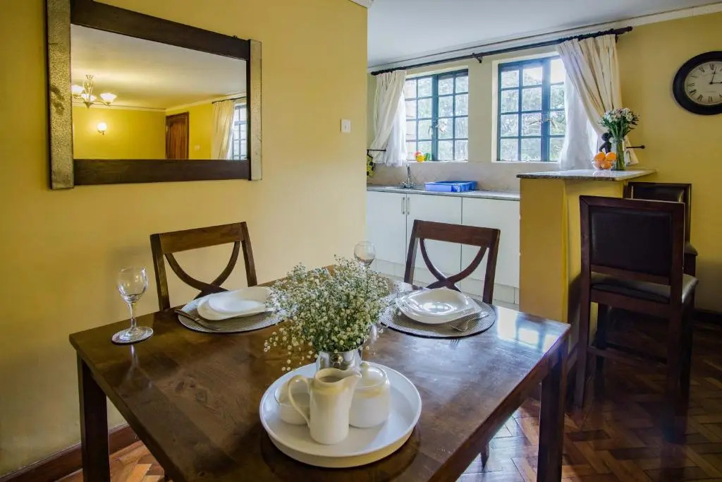 Peaceful, Spacious, Open-plan 2br apartment set in mature garden