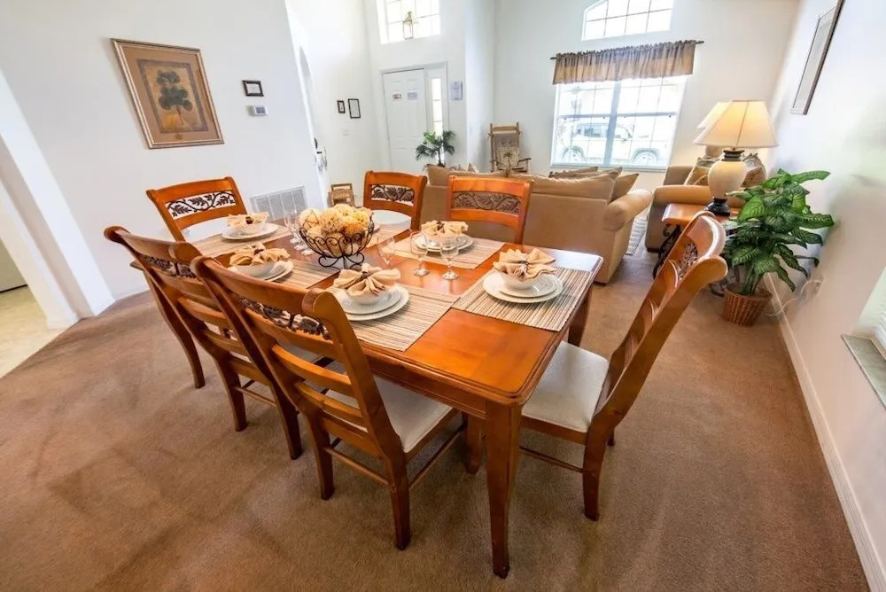 Gated Country Club Private Pool ! 4 Bedroom Home by RedAwning