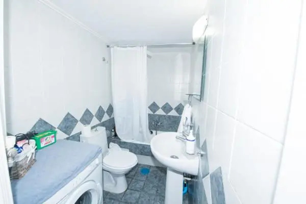 A beautifull 2nd floor apartment close to the Port