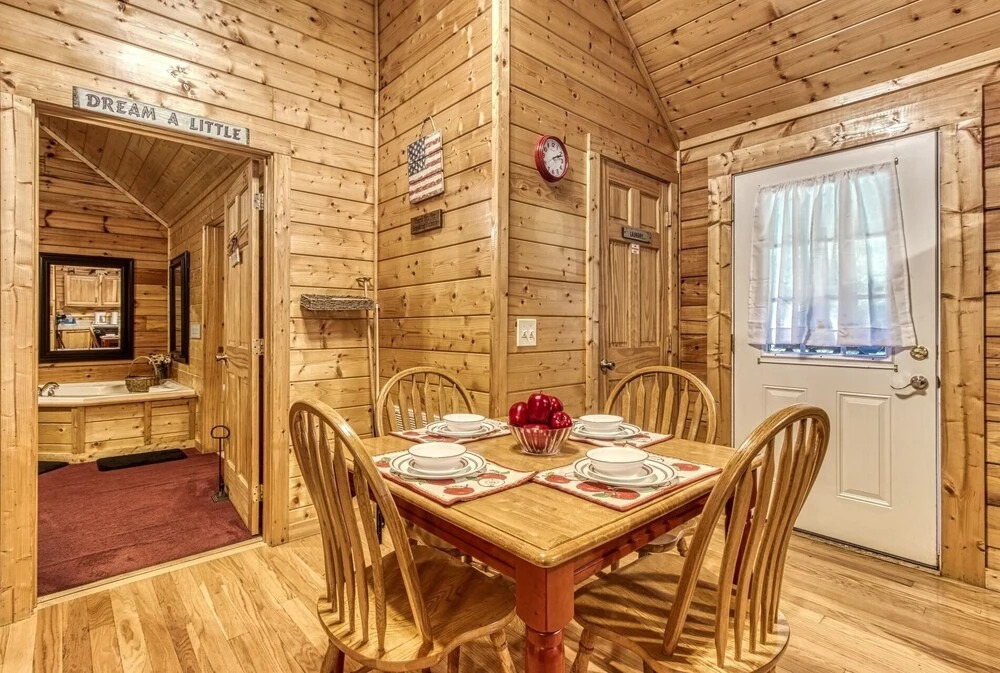 Little Slice of Heaven -1BR 1BA Close to Town and Resort Amenities cabin