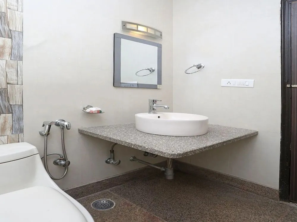 OYO 11761 WhitePod Inn