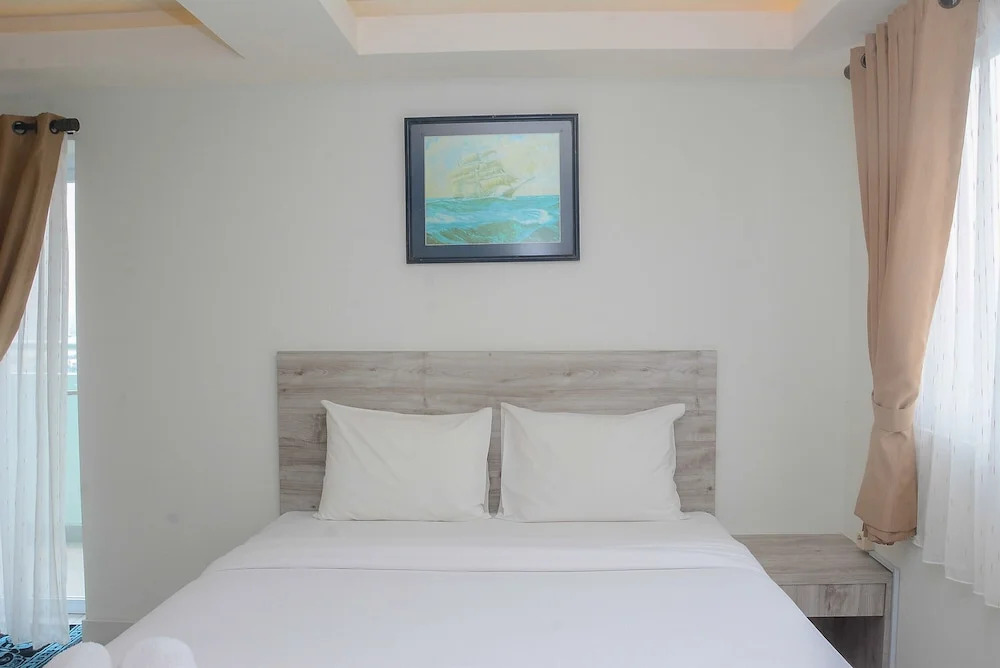 Comfy and Minimalist Studio at Amethyst Apartment