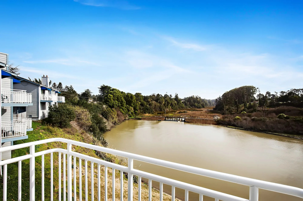 Beach House Inn