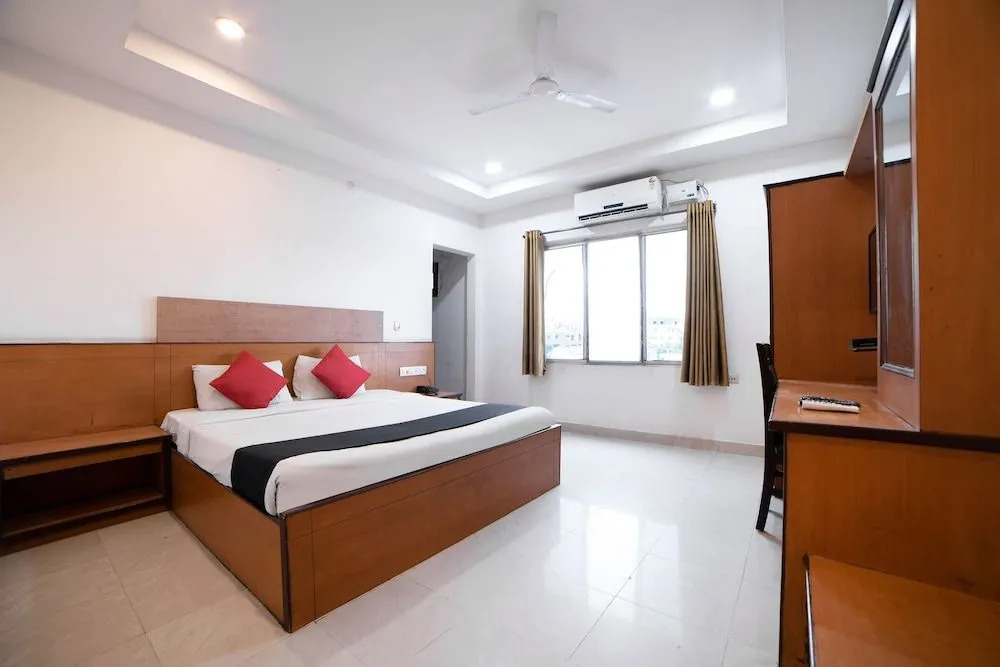 Capital O 45597 Hotel Riya Grand
