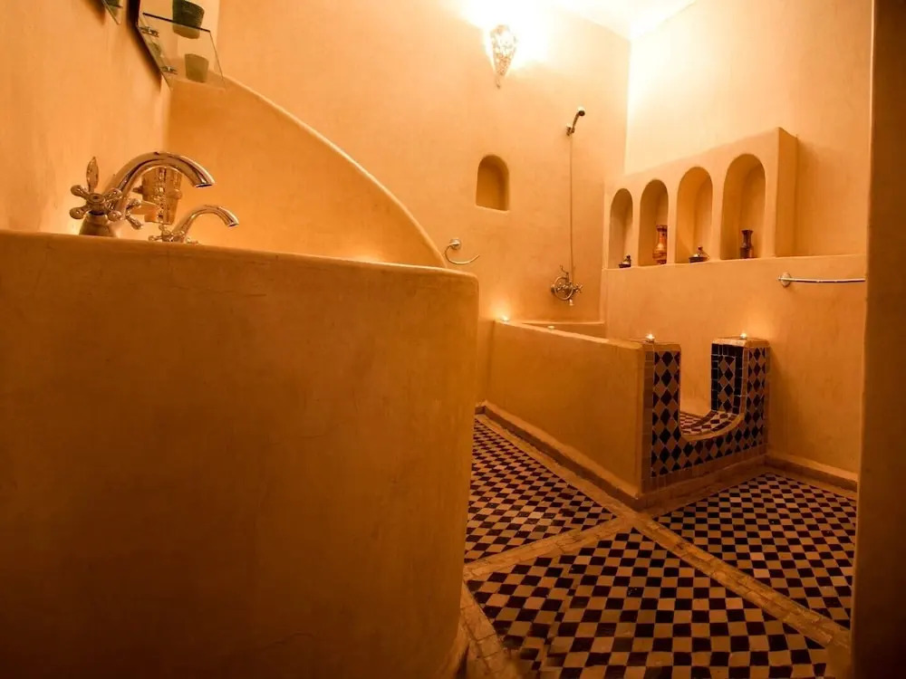 Le Feng Shui Pool and Spa