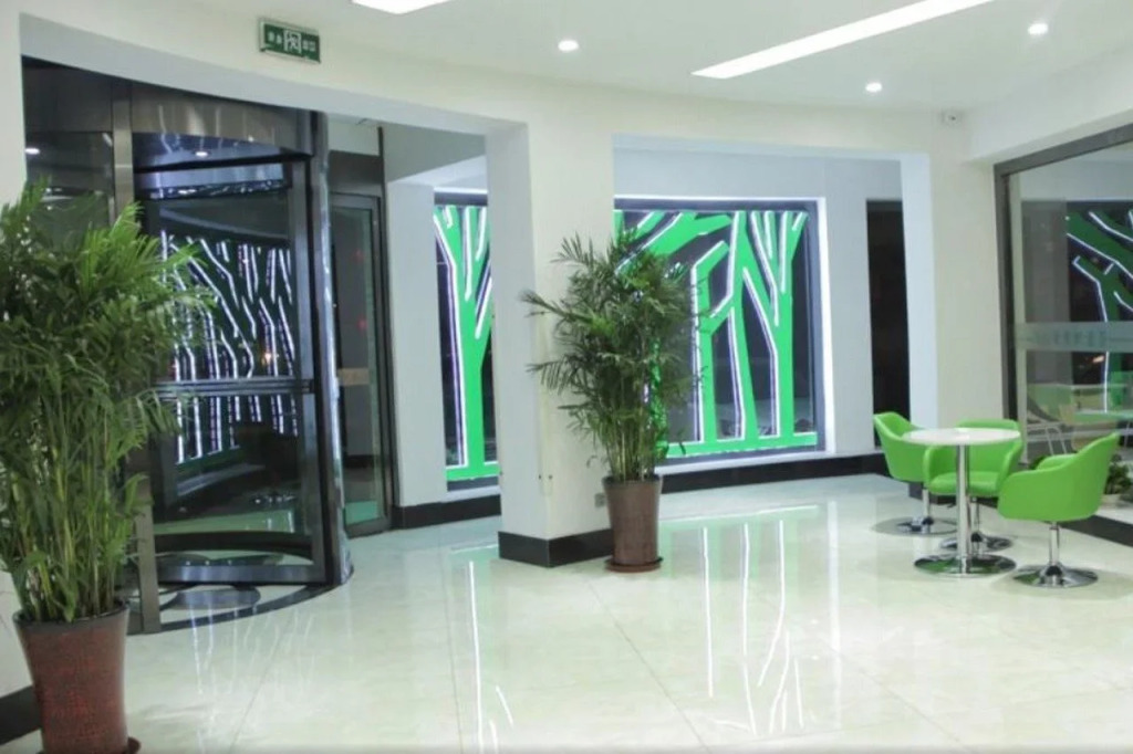 Vatica TianJin JingHai District Bus Station Home World Plaza Hotel