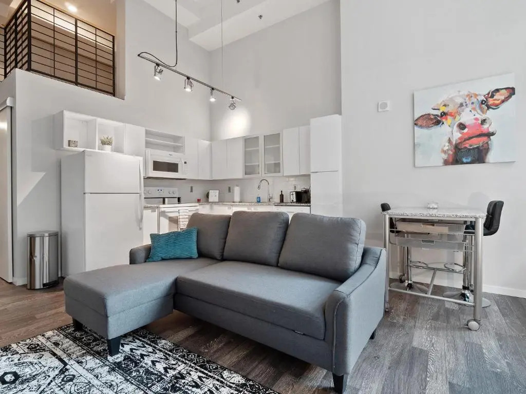Beautiful Downtown Condo with Amenities Galore 229
