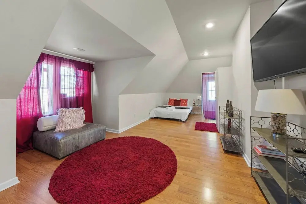 Summit Scholars Suites For 12!
